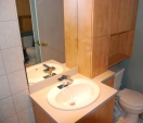 Vanité et armoires de salle de bain en mélamine